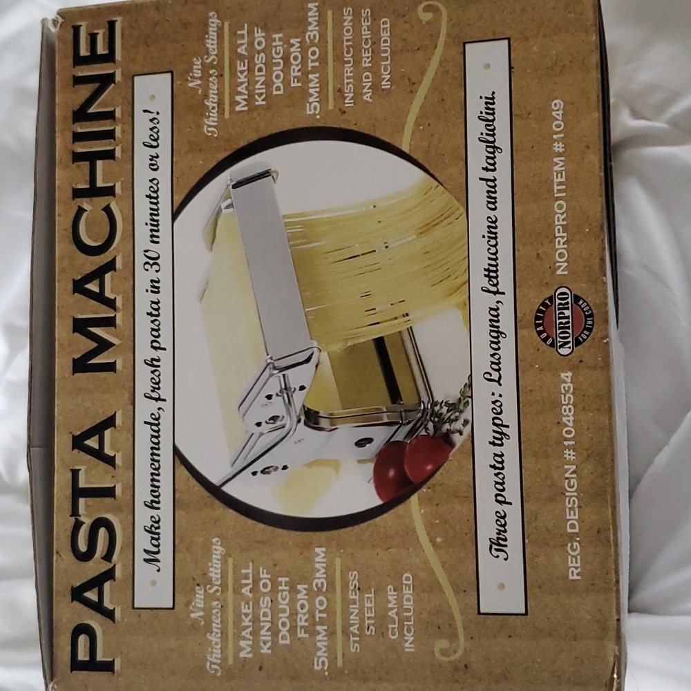Host Pick! Pasta Roller with Spaghetti and Fettucini Attachment - Picture 7 of 12